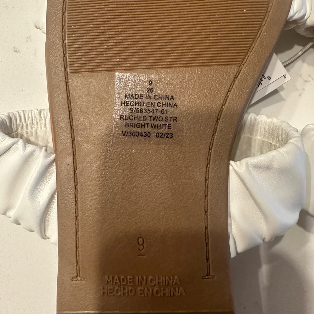 Old Navy Women's White Sandals - Picture 3 of 5